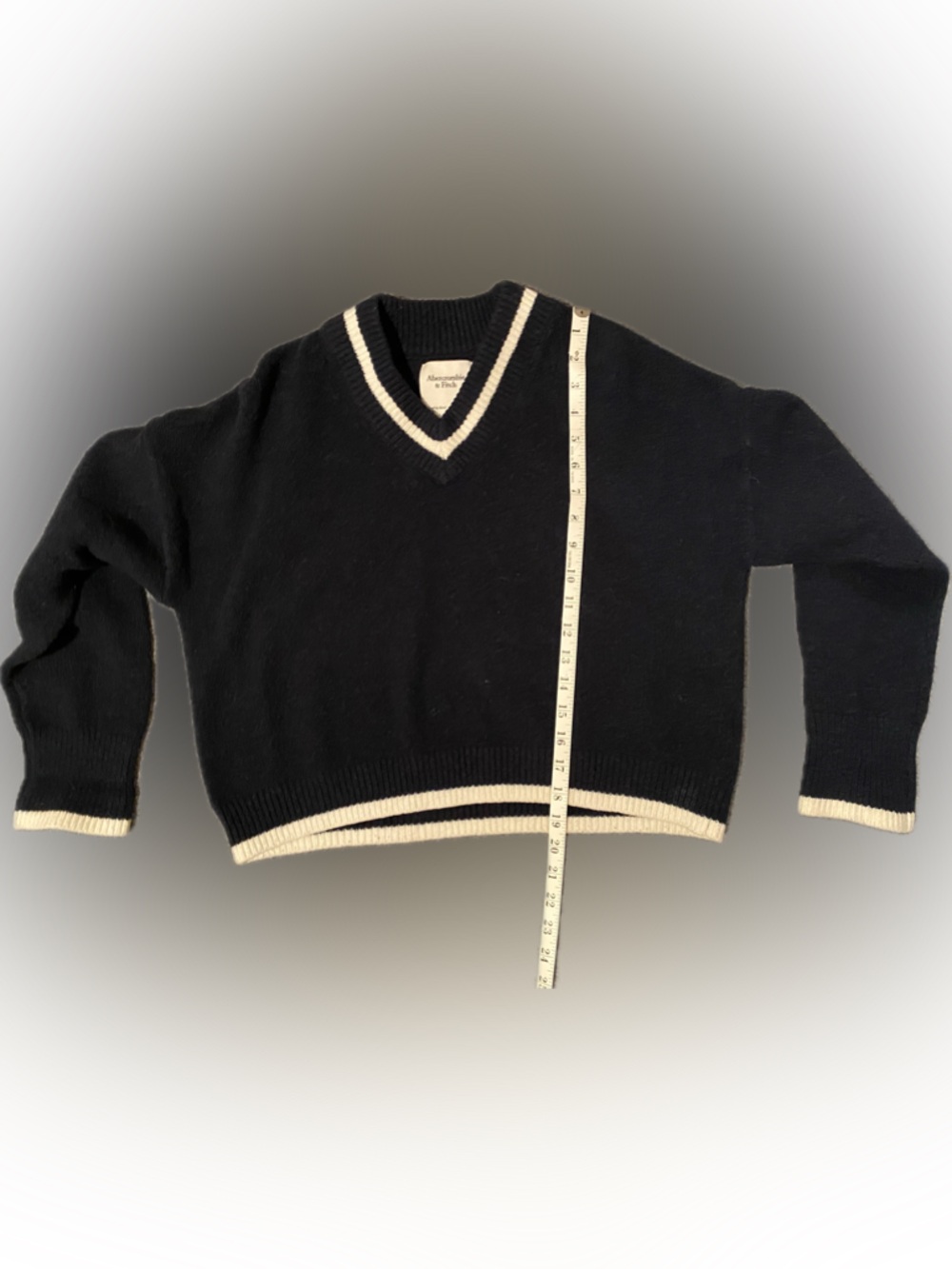 Abercrombie & Fitch - Oversized Cropped Navy Sweater with Cream Trim - Picture 4 of 4